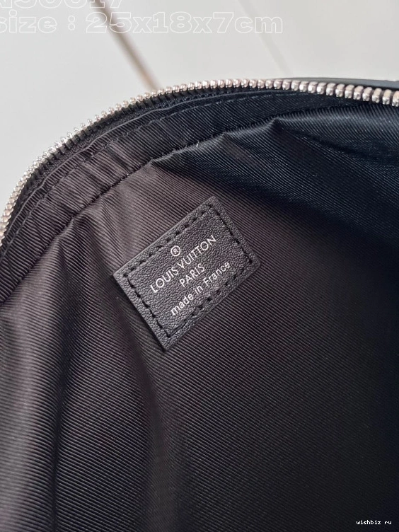 WIS LOUIS VUITTON TRIO MESSENGER 1001